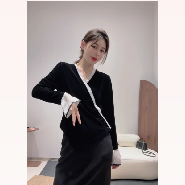 【雪儿姐姐】‘’优雅名媛‘’小众丝绒秋季女法式破边拼接丝绒名媛上衣
