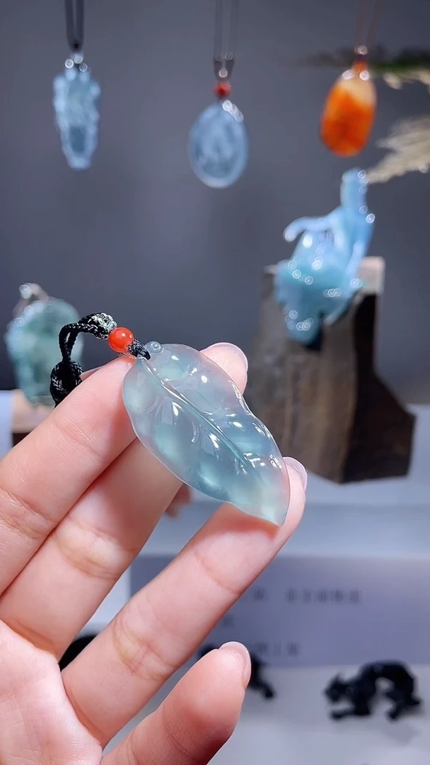 颈饰未镶嵌翡翠叶子