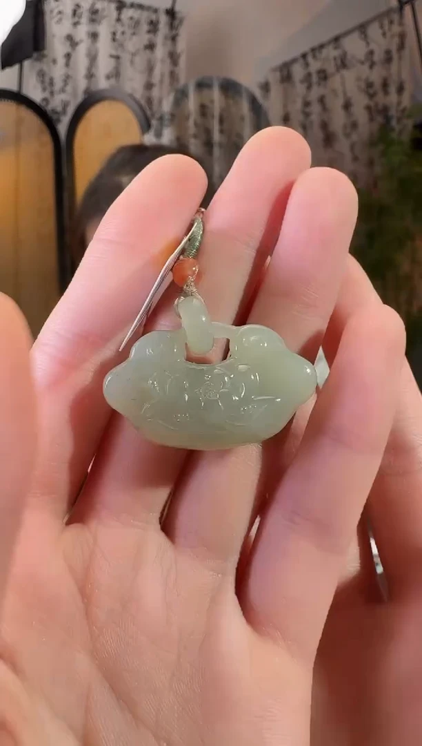 和田玉未镶嵌颈饰锁