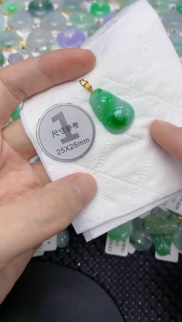 颈饰18K金镶嵌翡翠111111111