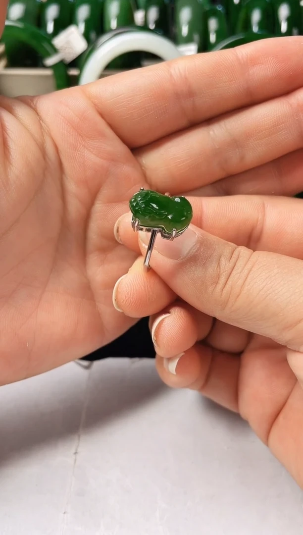 银S925镶嵌戒指和田玉（碧玉）财***呀碧玉戒指