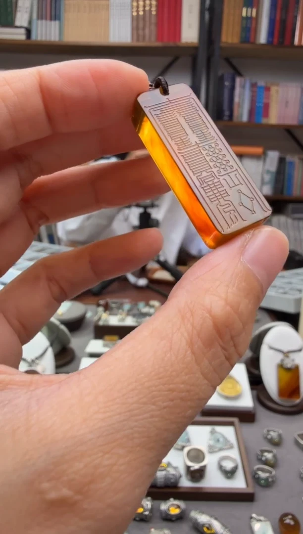 琥珀颈饰未镶嵌静****）成功品