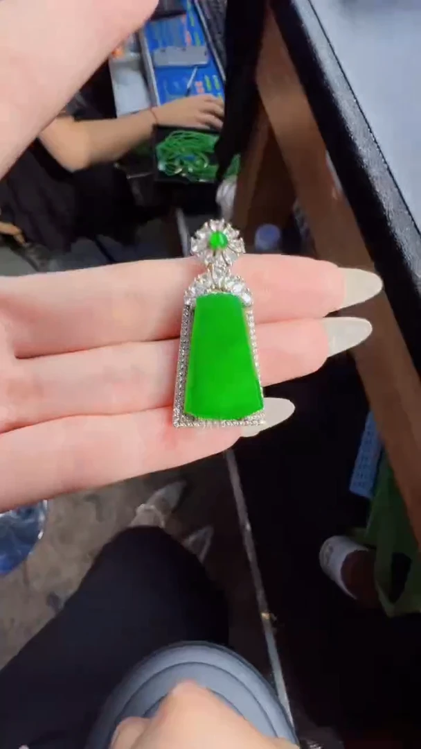 未镶嵌定制翡翠翡翠A货有轻微色差属于正常现象无事牌多样性发货1