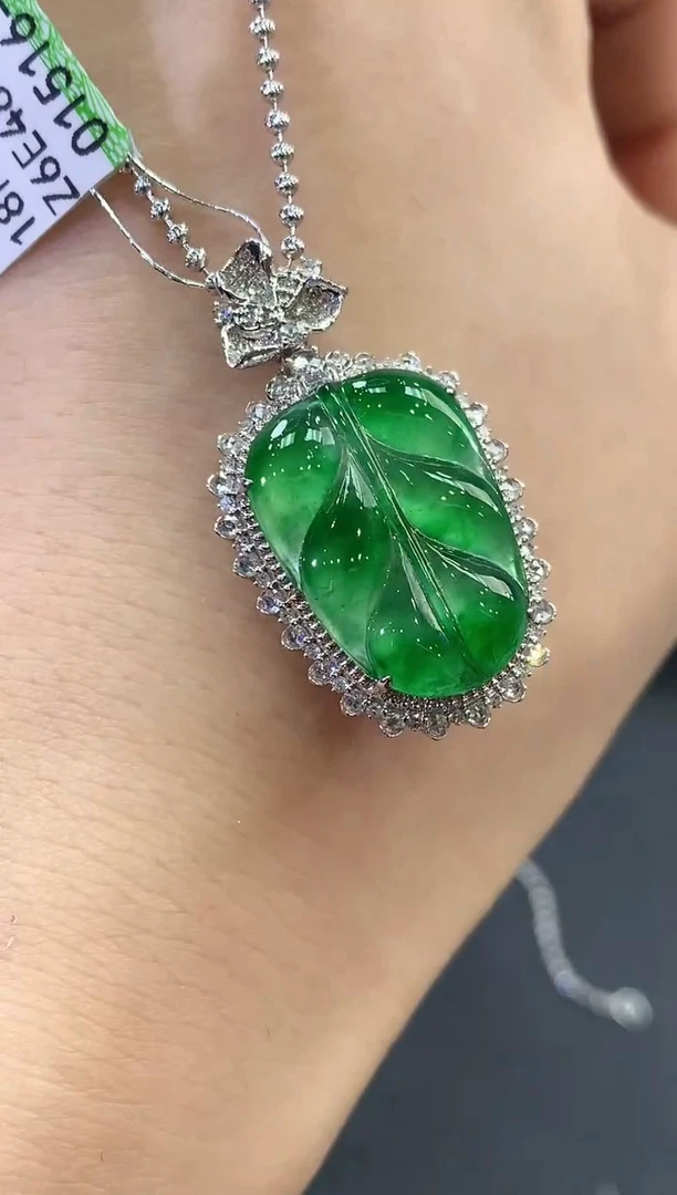 【闪购商品】翡翠吊坠(不含链)18K金镶嵌 C132