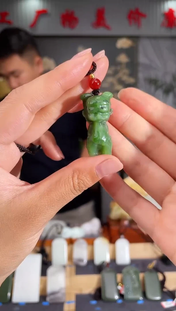 和田玉未镶嵌颈饰1