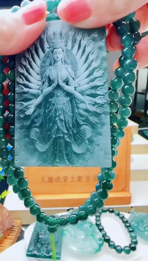 翡翠未镶嵌颈饰多样性发其中一