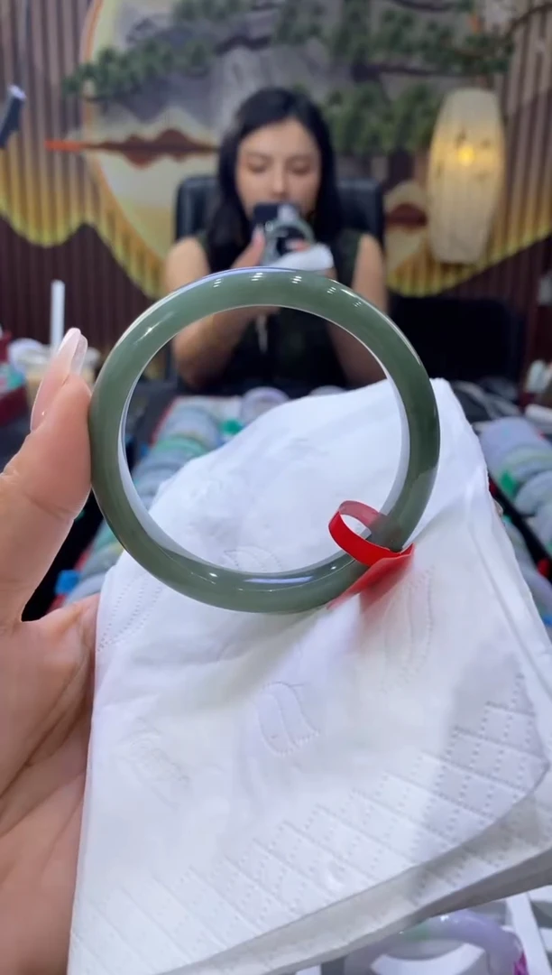 翡翠手镯未镶嵌多人00806