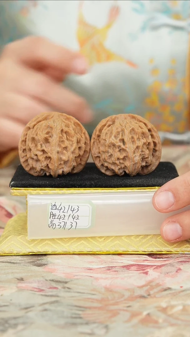 【闪购商品】文玩核桃把件苹果园