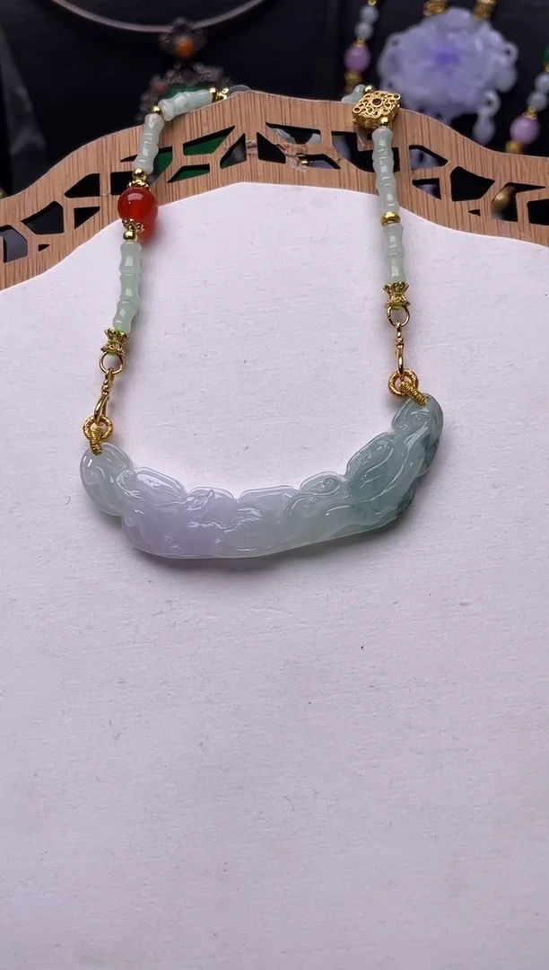 颈饰未镶嵌翡翠吊坠