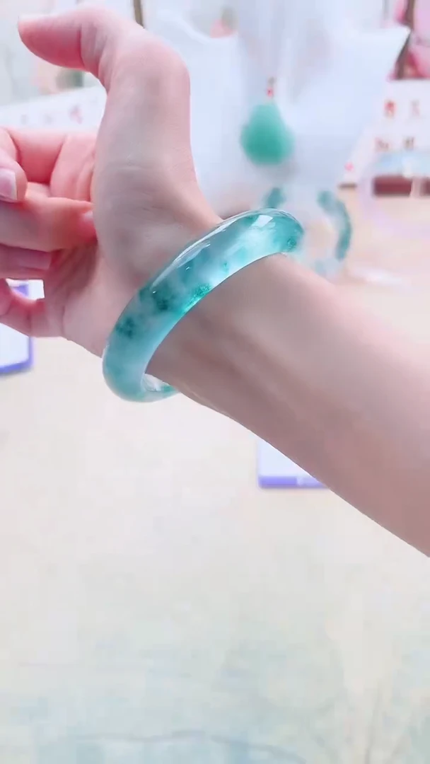 L23天然质玉手镯微色差mm