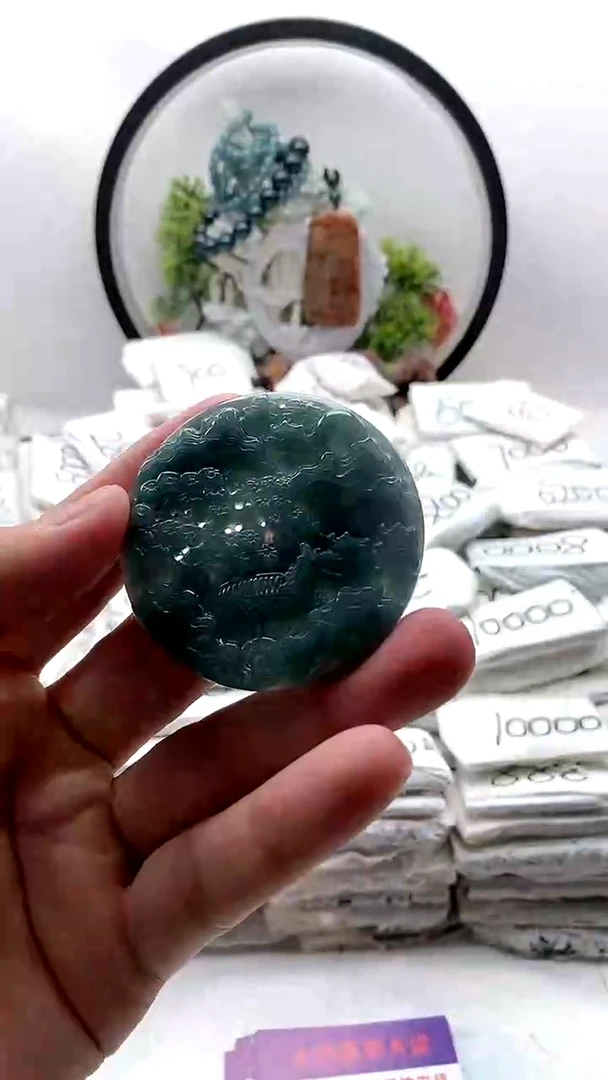 翡翠未镶嵌颈饰山水牌