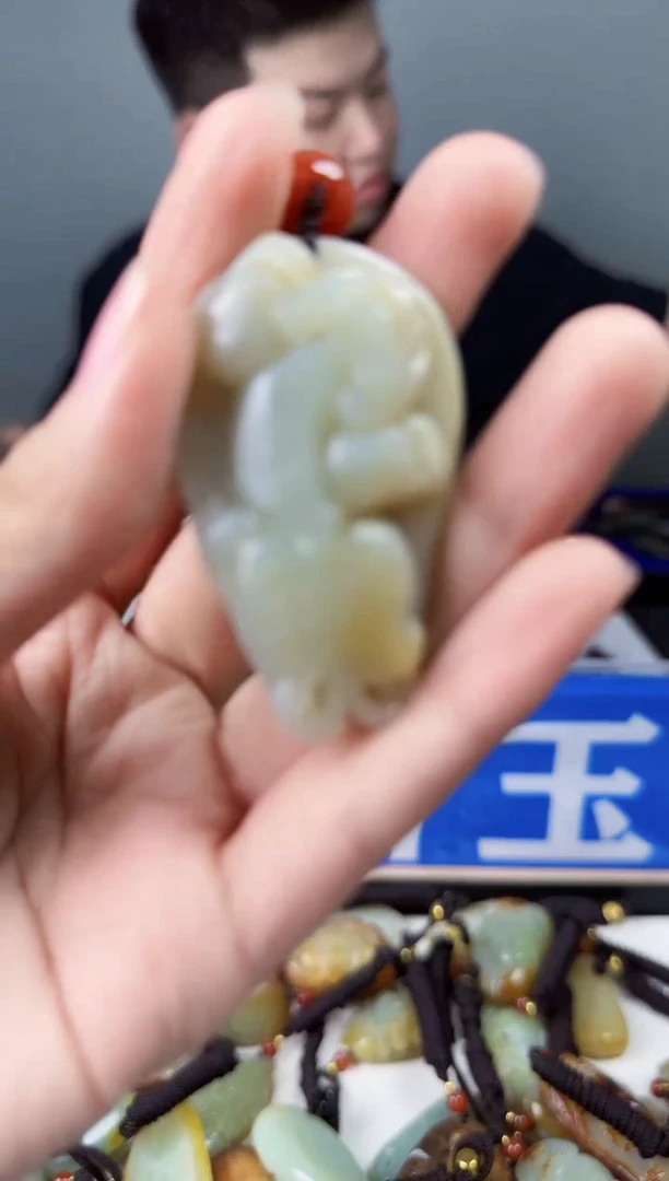 和田玉未镶嵌颈饰1