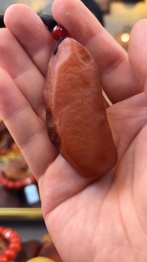 未镶嵌颈饰琥珀挂件