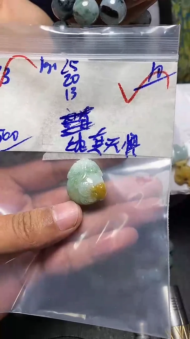 【闪购商品】定制翡翠未镶嵌翡翠毛货抛光拍一发一