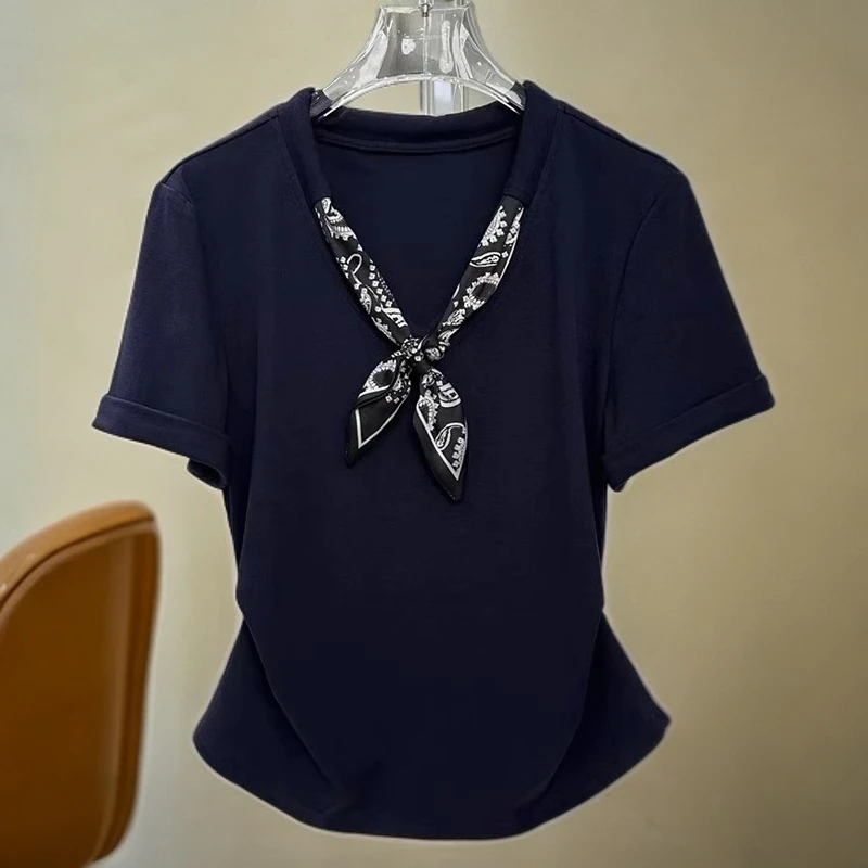 大码胖mm设计感V领丝巾短袖T恤女士夏季款休闲百搭遮肚子显瘦上衣
