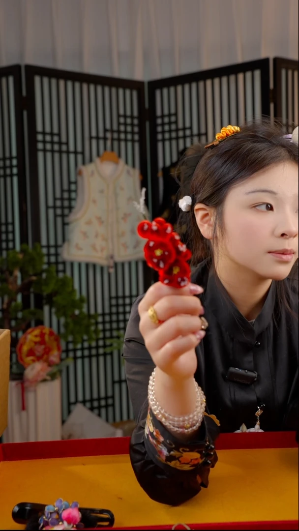 刺绣非遗绒花饰品