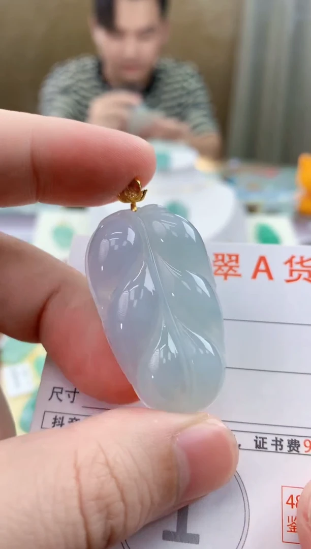 颈饰18K金镶嵌翡翠 天然A货翡翠挂件