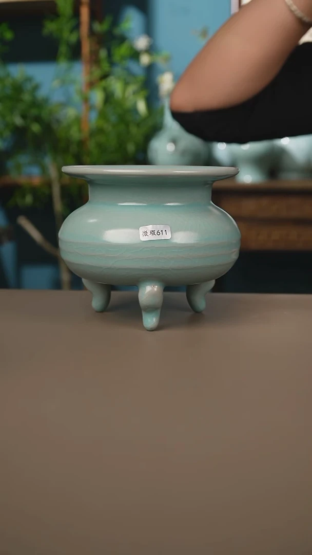 仿古三足炉微暇1