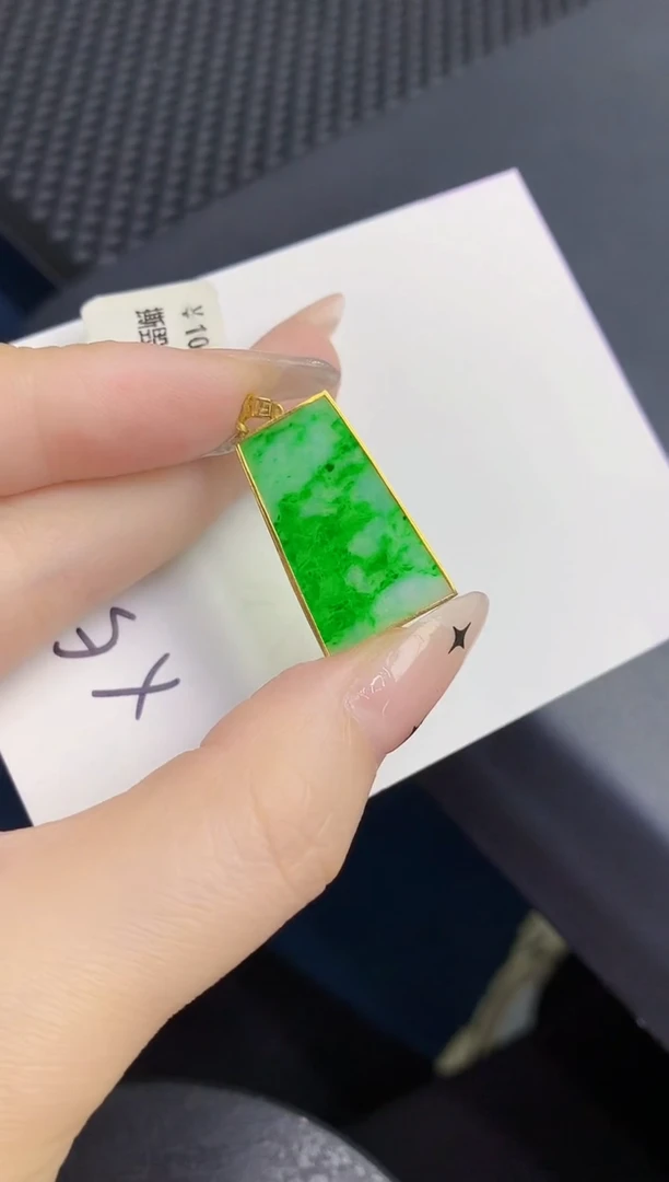 颈饰18K金镶嵌翡翠缅甸天然翡翠A货