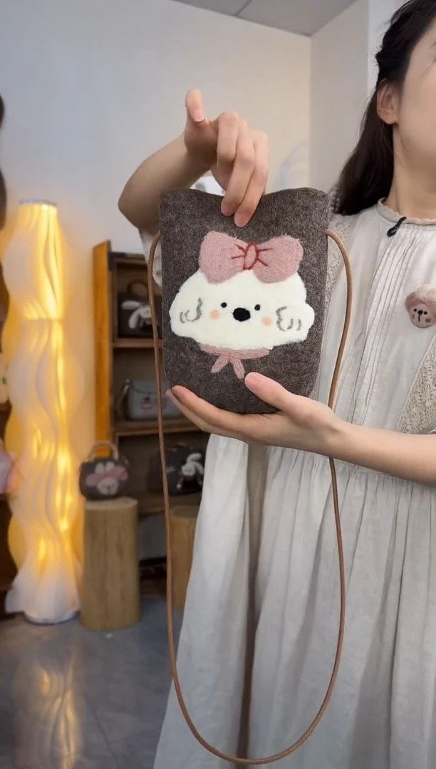 羊毛非遗纯手工 羊毛毡包包