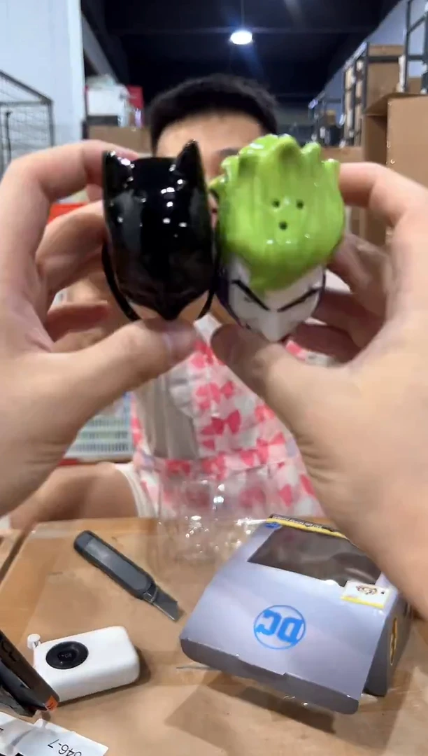 瓷片原盒小丑蝙蝠侠粉瓶