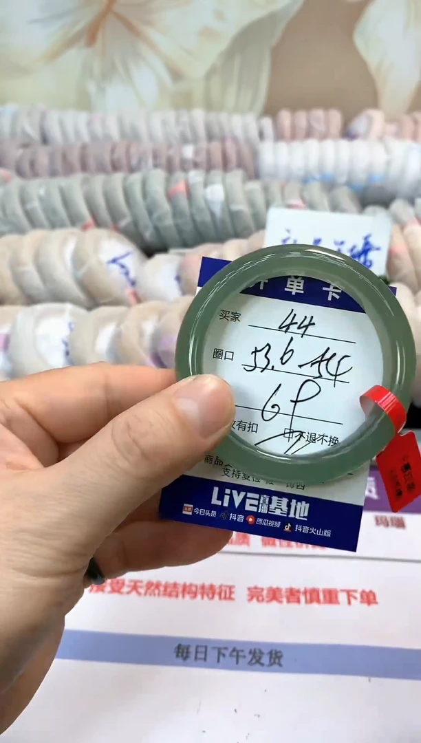 未镶嵌手镯石英质玉44