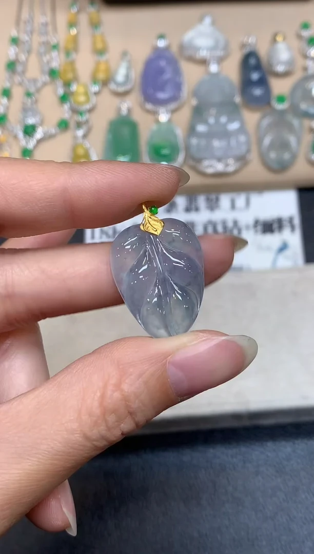 吊坠(不含链)18K金镶嵌翡翠树叶【无服务费