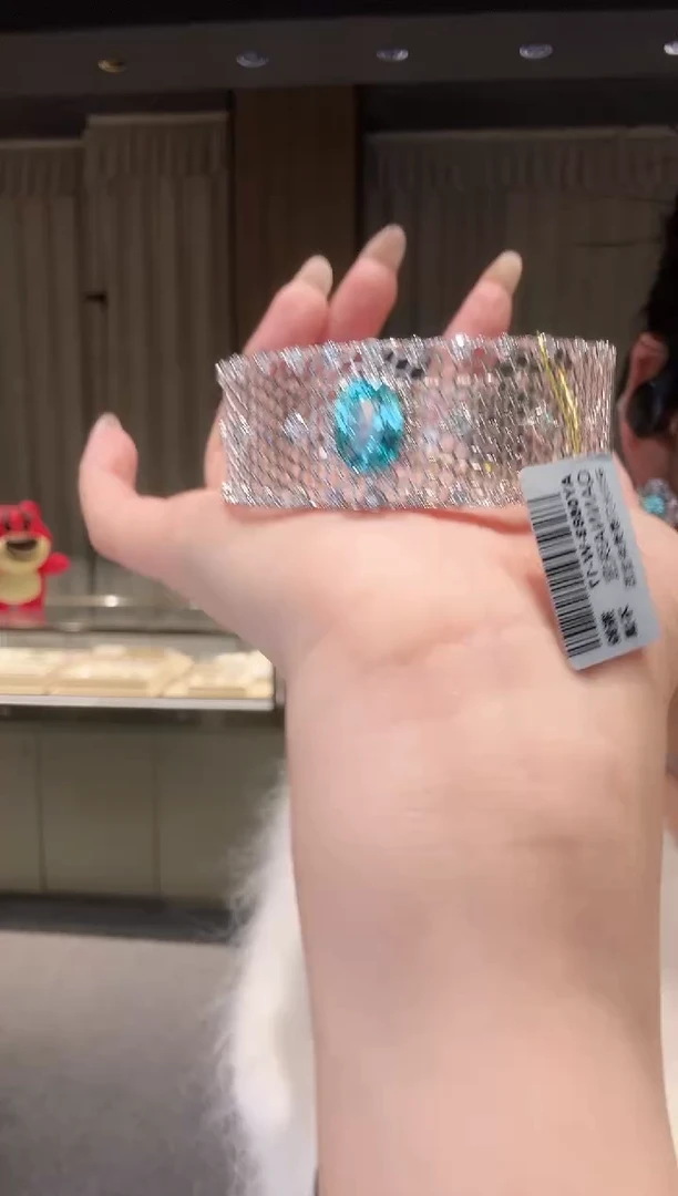 18K金镶嵌手镯钻石宽版布布