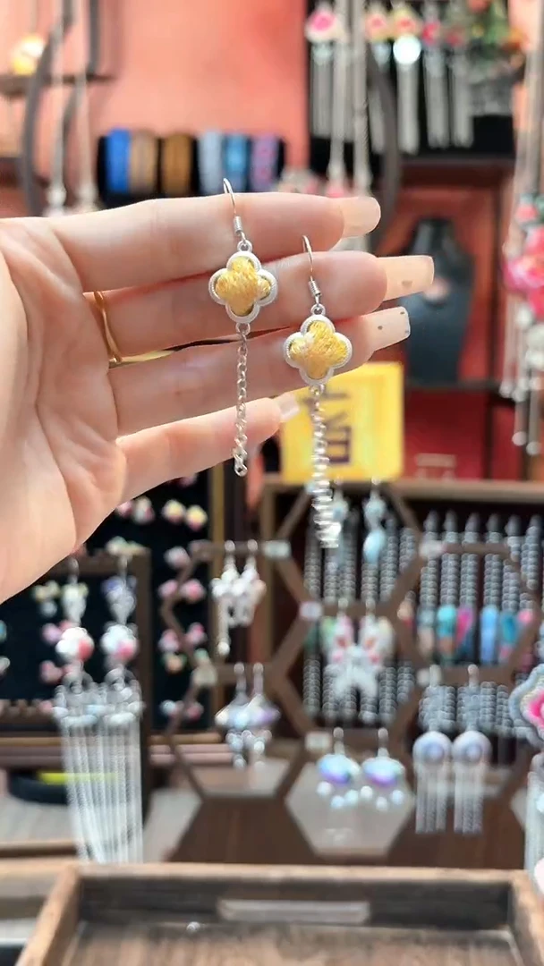 织绣云织谣民族风精美饰品 284