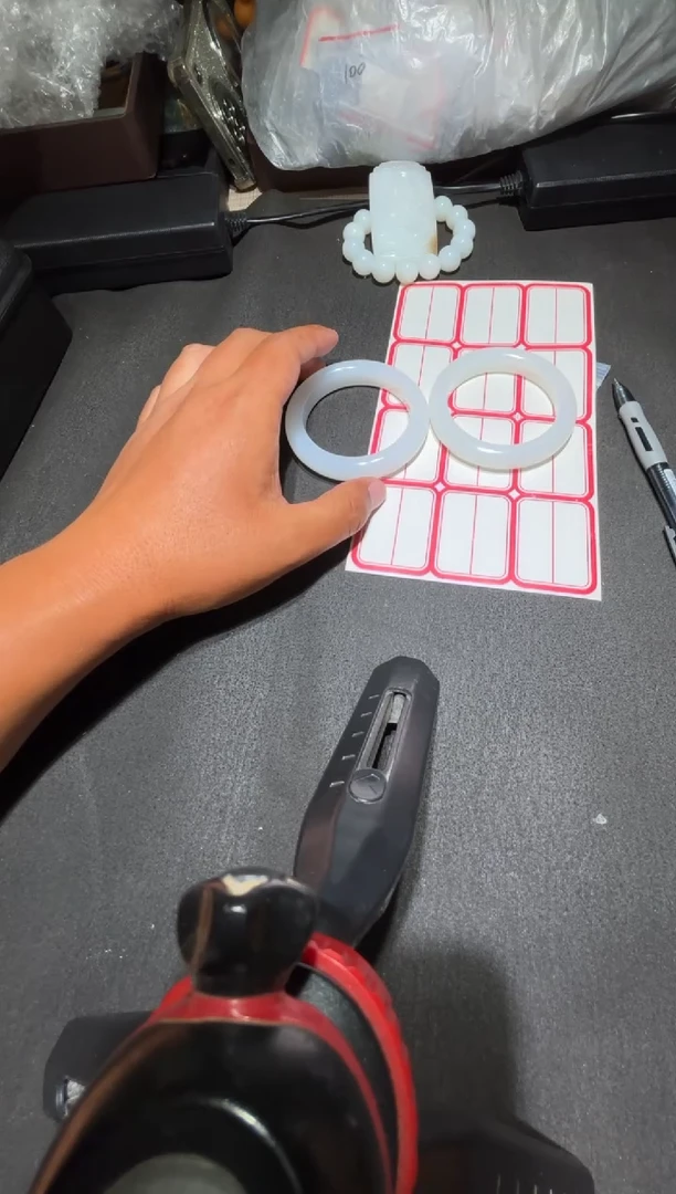 未镶嵌和田玉（糖玉）挂件和田玉