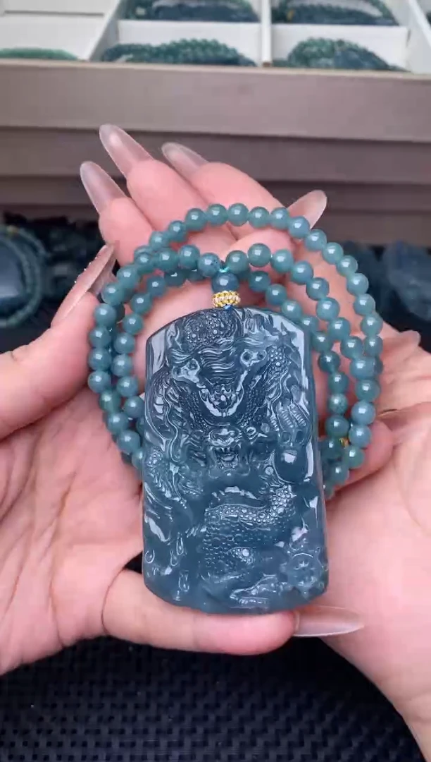 翡翠未镶嵌颈饰