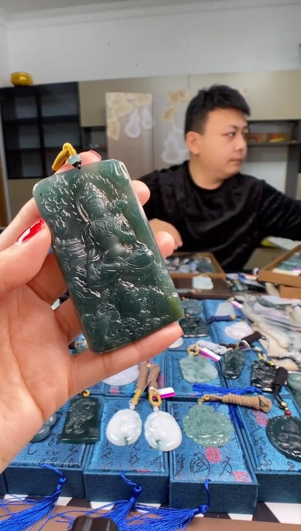 颈饰未镶嵌翡翠 多样性发其一