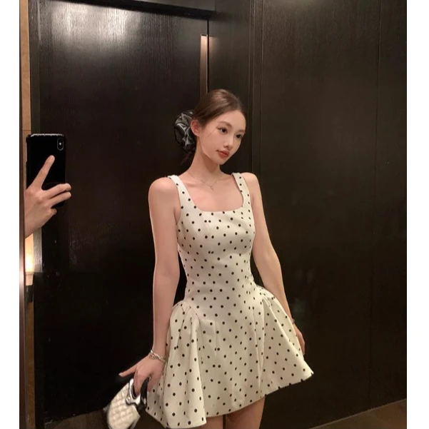 洋气波点连衣裙法式海边度假裙2025新款爆款方领甜美可爱风格衣服