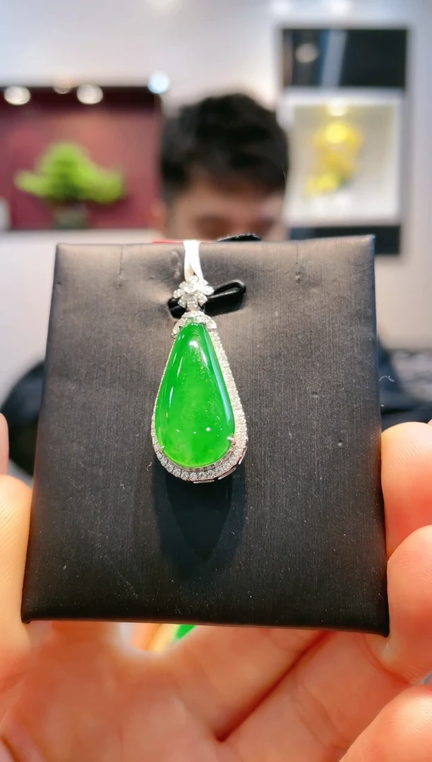 【闪购商品】翡翠颈饰18K金镶嵌A38天然A货翡翠吊坠