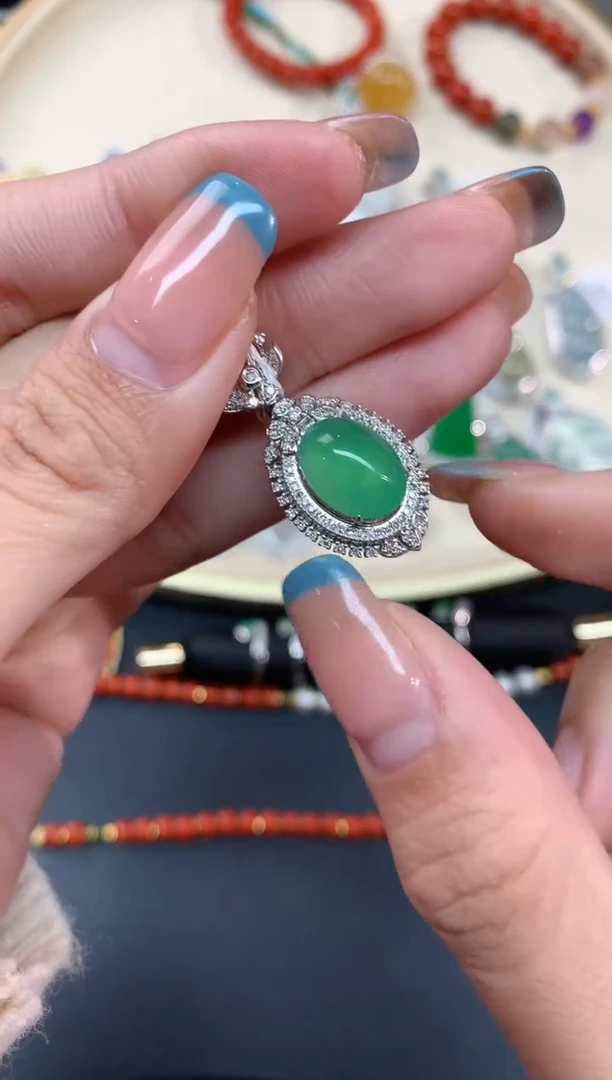 【闪购商品】翡翠吊坠(不含链)18K金镶嵌吊坠A175|12000