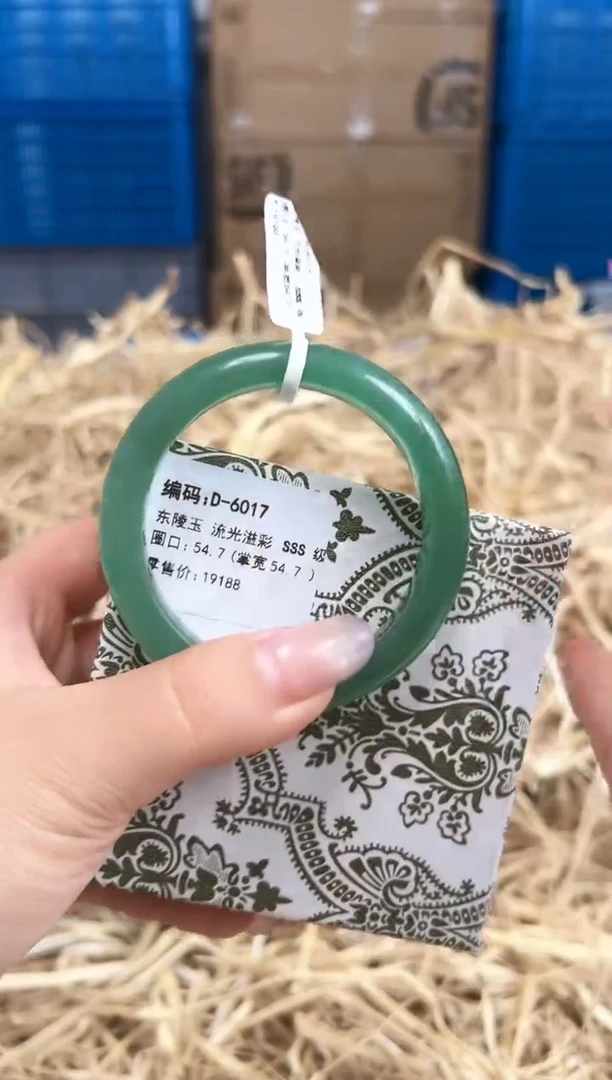 未镶嵌手镯石英质玉D-6017