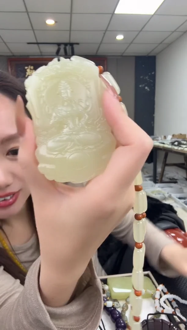 吊坠(赠链)未镶嵌和田玉（糖玉）新疆青黄口 观音