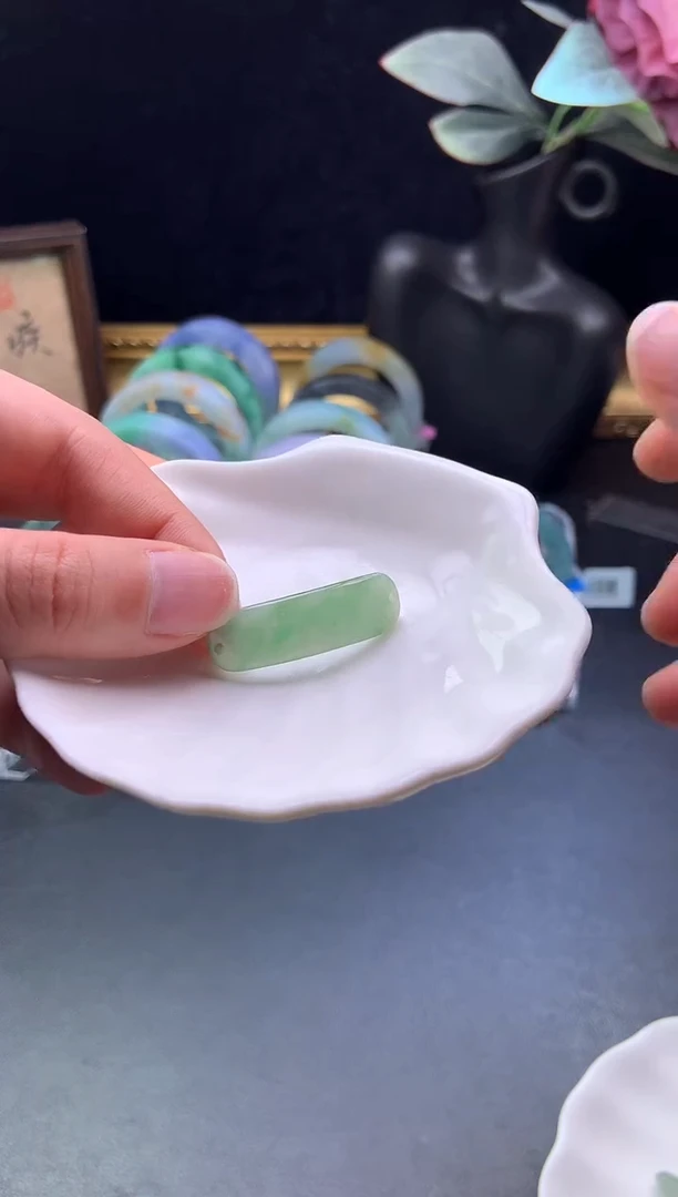 未镶嵌挂件翡翠手牌