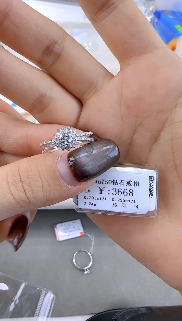 【闪购商品】钻石戒指/指环18K金镶嵌330000