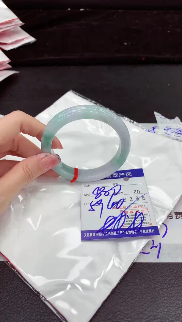 翡翠手镯未镶嵌1111111111111111