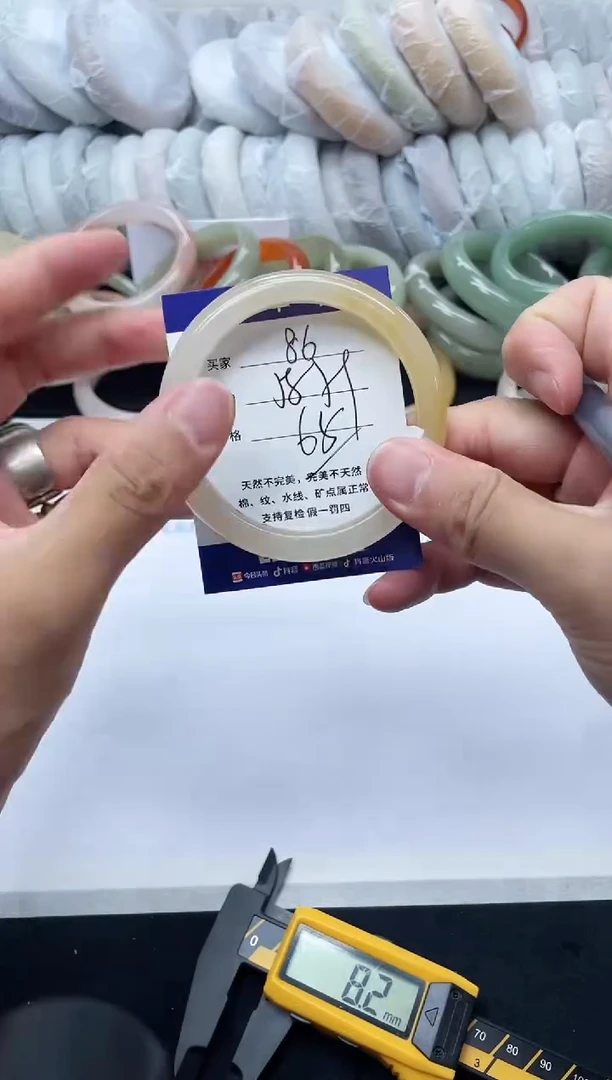 未镶嵌手镯石英质玉86
