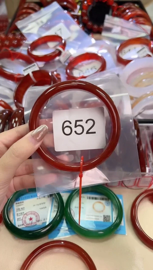 玛瑙/玉髓手镯未镶嵌68圈口*652