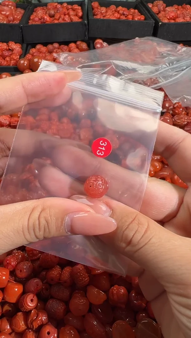 南红玛瑙未镶嵌颈饰1