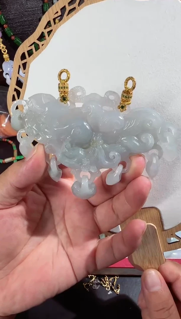 颈饰未镶嵌翡翠吊坠