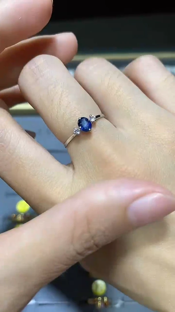 戒指蓝宝石18K金镶嵌