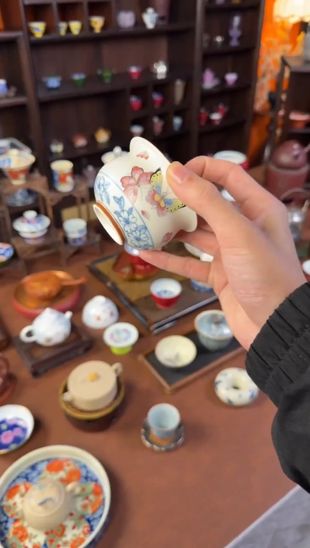 手绘青花斗彩布袋二才盖碗