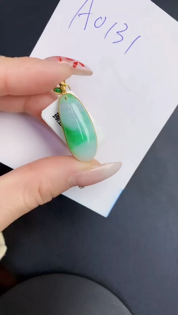 【闪购商品】翡翠颈饰18K金镶嵌0000000000