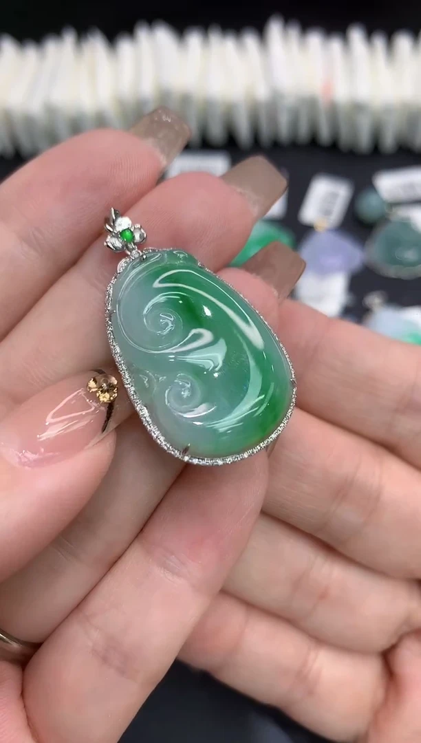 吊坠(不含链)18K金镶嵌翡翠11