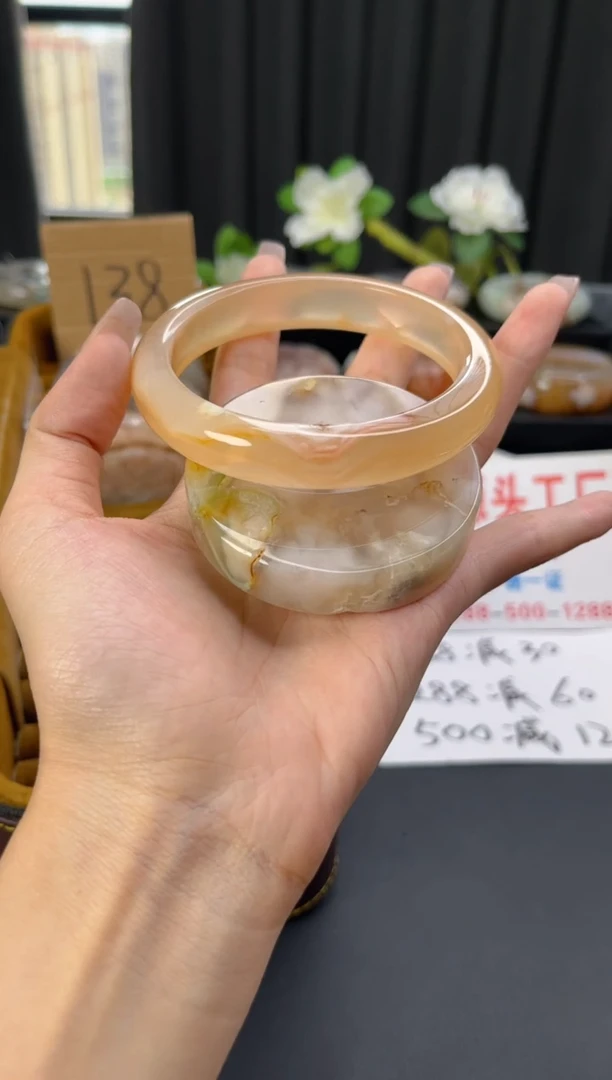 未镶嵌手镯石英质玉赠送镯心（64圈口）