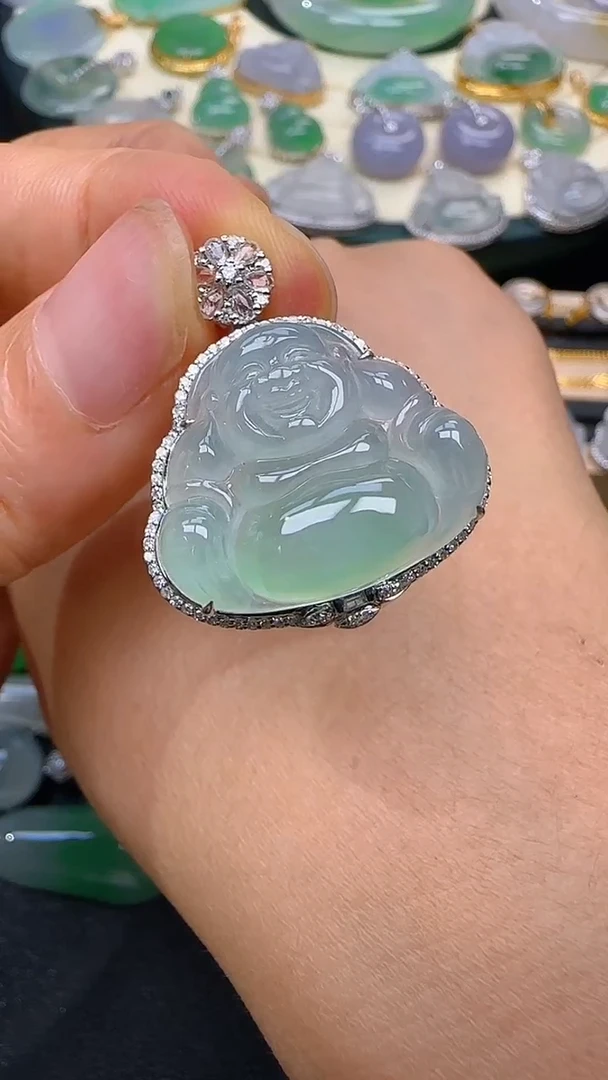 颈饰18K金镶嵌翡翠佛公